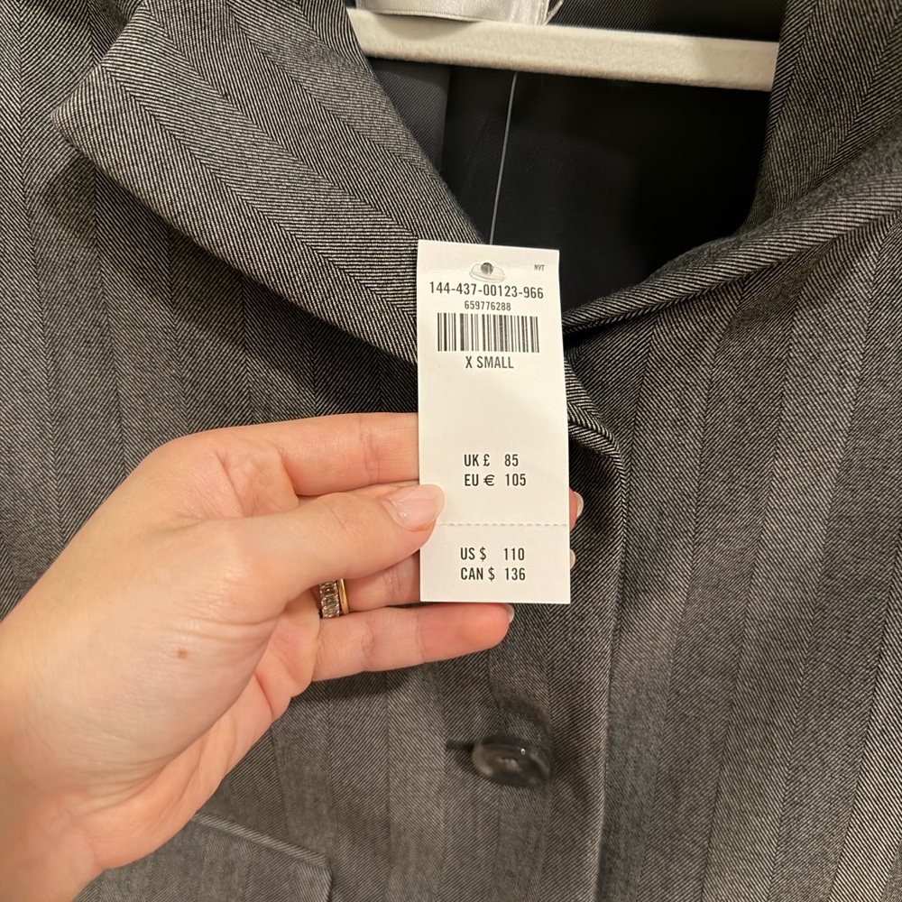 Abercrombie & Fitch Women's Charcoal Pinstripe Cropped Blazer NWT - Picture 2 of 3